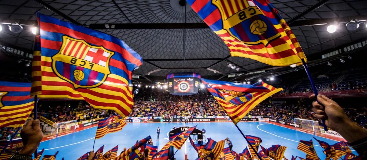 Futsal court and supporters inside Palau Blaugrana
